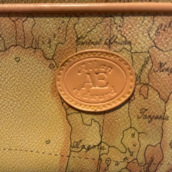 Allan Edward world map purse with zip - Picture 3 of 6